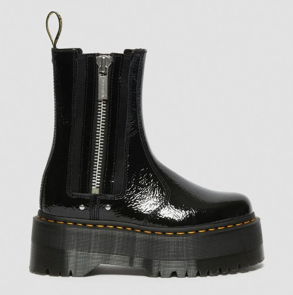NWOB Dr. Martens 2976 Max Distressed Leather Platform Chelsea Boot - Black